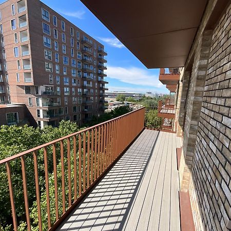 Deluxe Double Bed In Shared Apt Near Canary Wharf, City Airport & O2 Arena With Thames View London Exterior photo