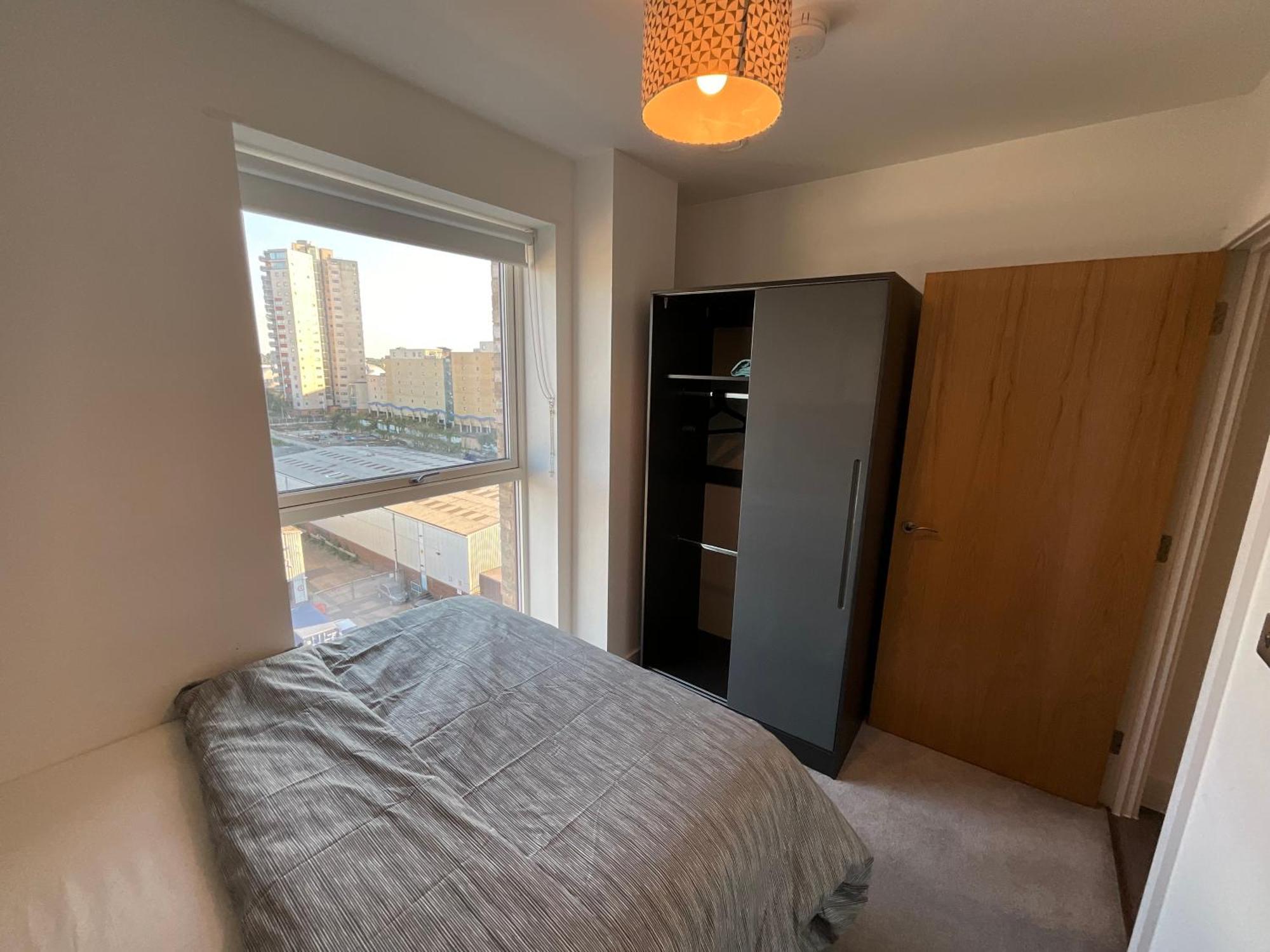 Deluxe Double Bed In Shared Apt Near Canary Wharf, City Airport & O2 Arena With Thames View London Exterior photo