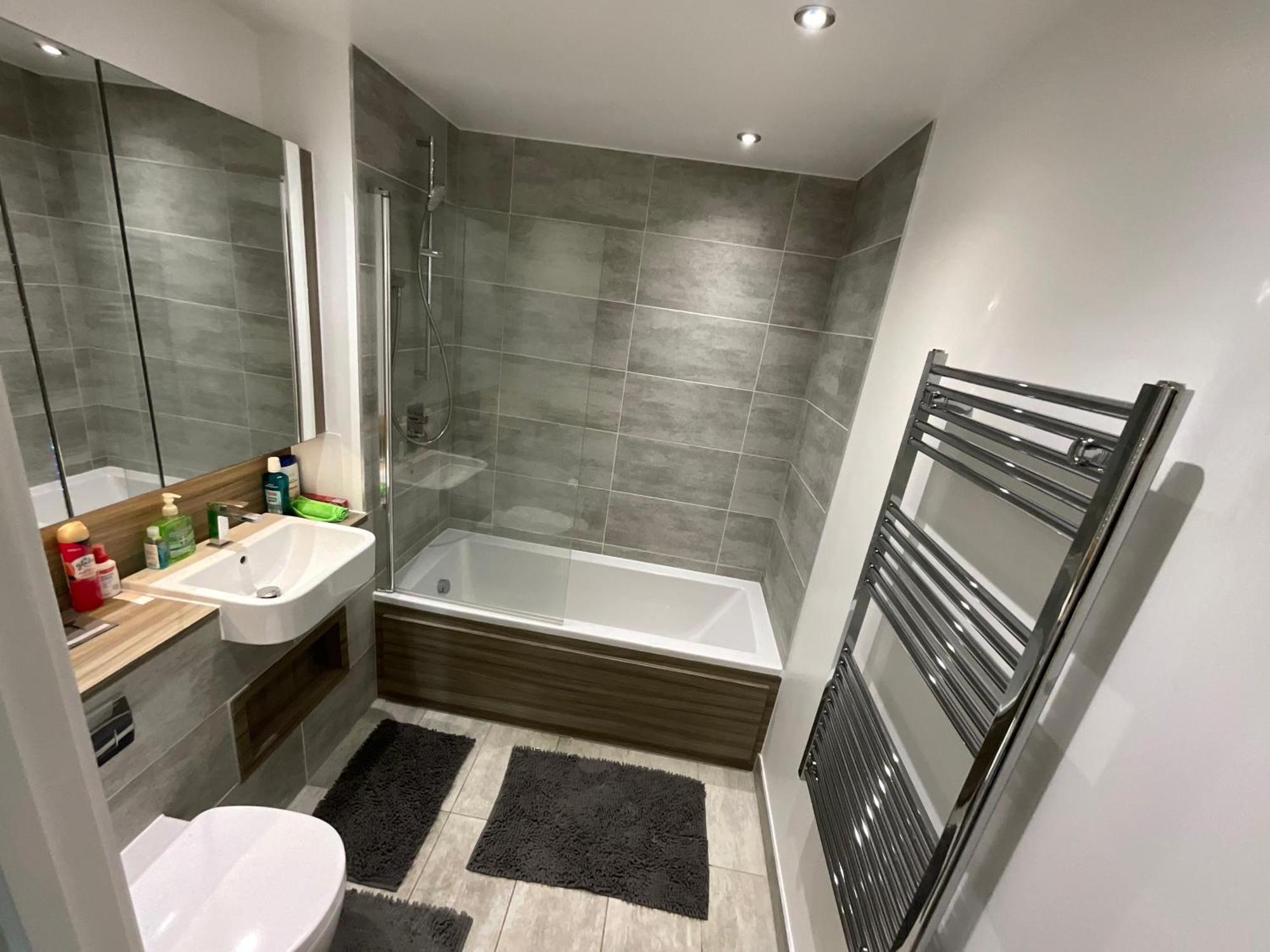 Deluxe Double Bed In Shared Apt Near Canary Wharf, City Airport & O2 Arena With Thames View London Exterior photo