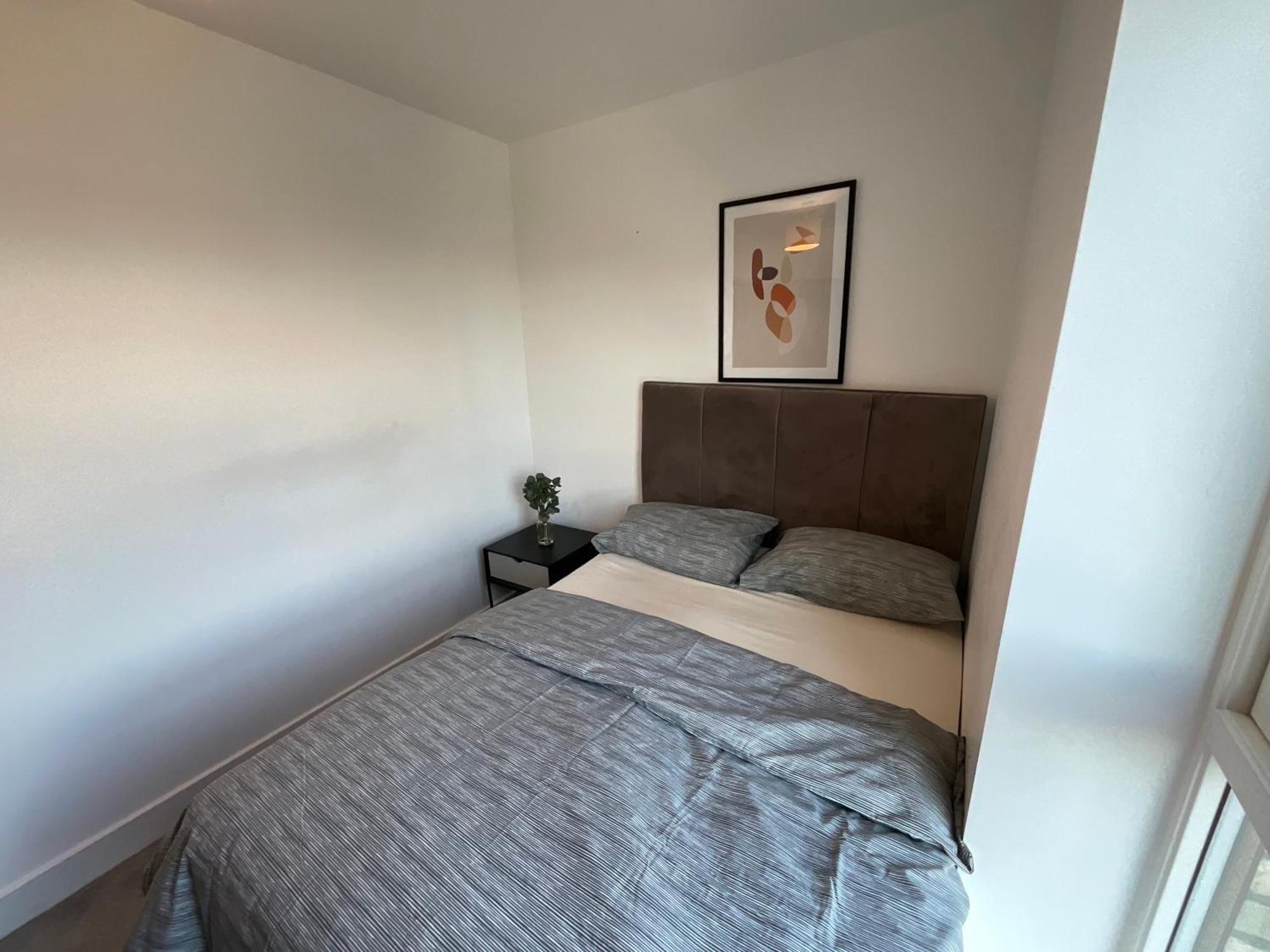 Deluxe Double Bed In Shared Apt Near Canary Wharf, City Airport & O2 Arena With Thames View London Exterior photo