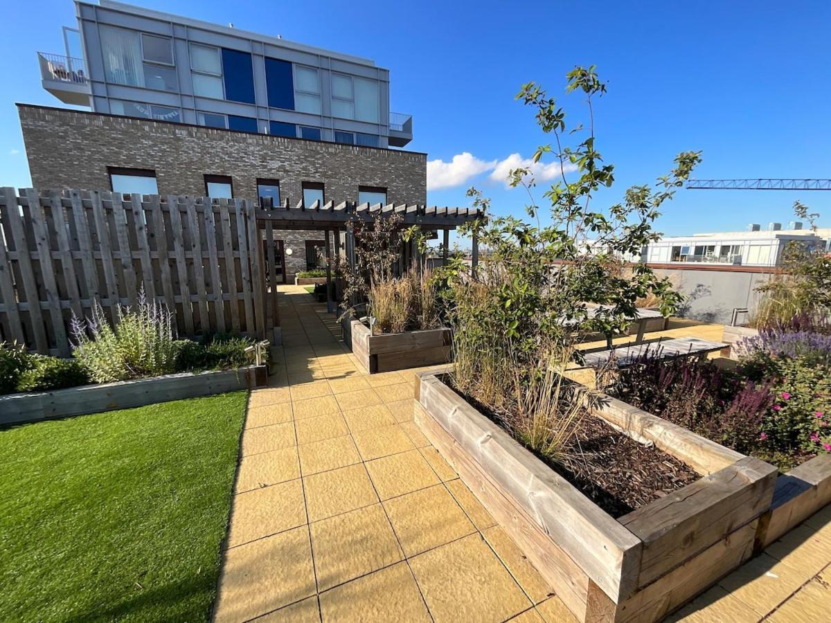 Deluxe Double Bed In Shared Apt Near Canary Wharf, City Airport & O2 Arena With Thames View London Exterior photo