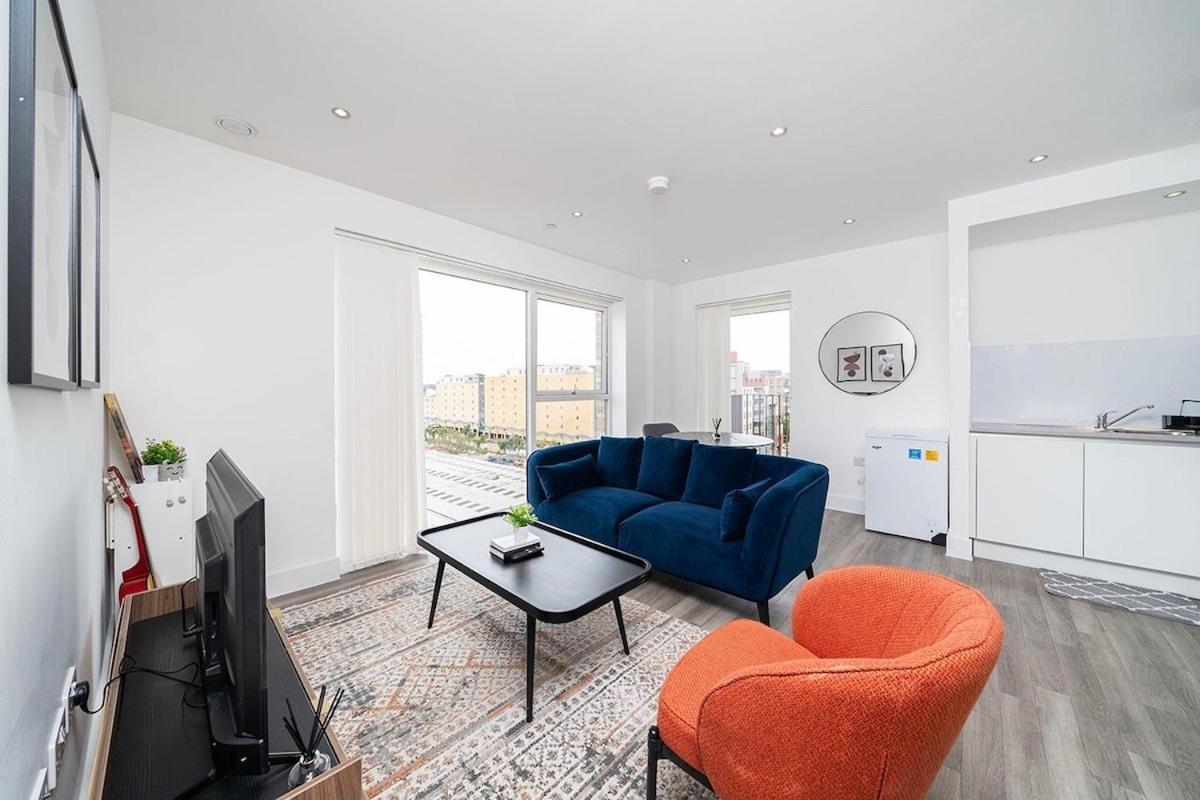 Deluxe Double Bed In Shared Apt Near Canary Wharf, City Airport & O2 Arena With Thames View London Exterior photo